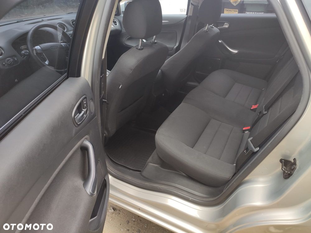 Ford Mondeo 2.0 TDCi Ambiente - 13