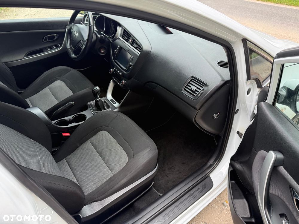 Kia Ceed 1.6 GDI ISG Spirit - 12
