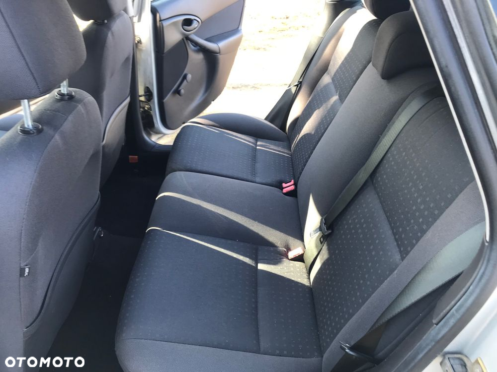 Ford Focus 1.8 Comfort - 11