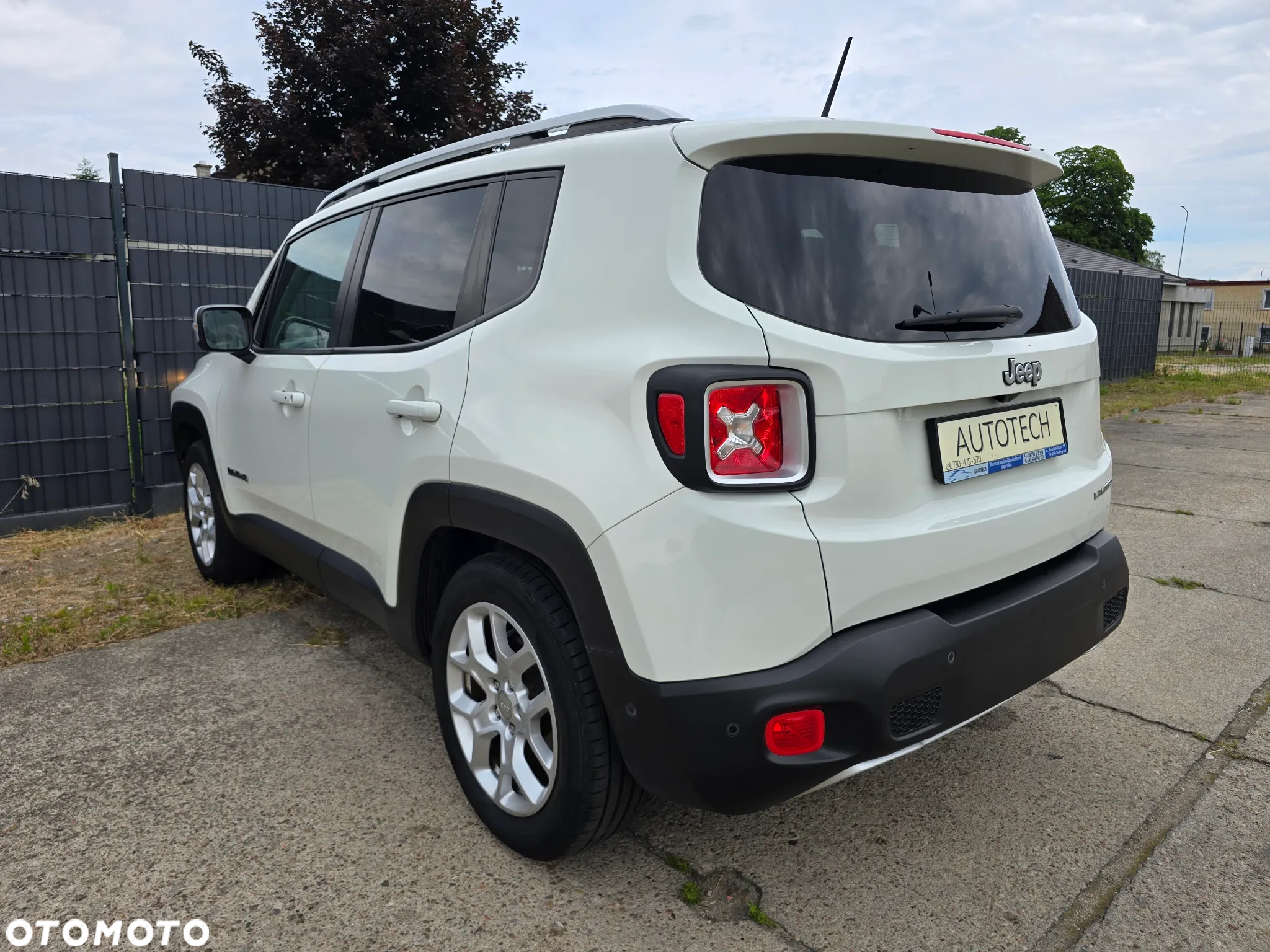Jeep Renegade 1.4 MultiAir Limited FWD S&S - 25