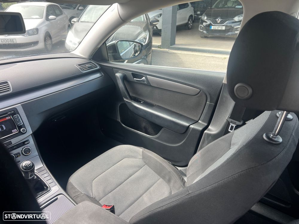 VW Passat 1.6 TDI Confortline - 29