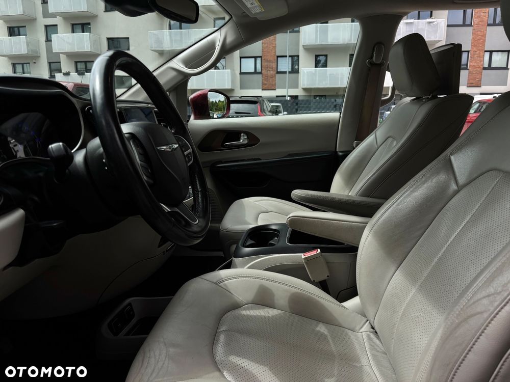 Chrysler Pacifica - 23