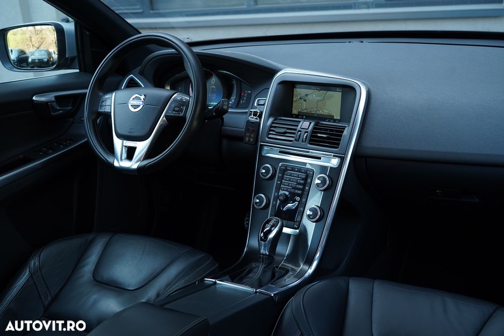 Volvo XC 60 D5 AWD Geartronic Summum - 11