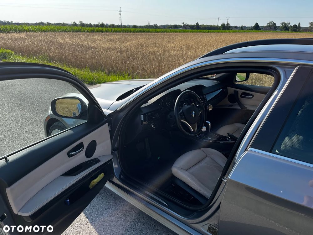 BMW Seria 3 325i xDrive - 9