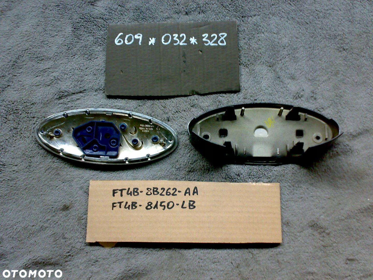 FORD EDGE ZNACZEK EMBLEMAT PRZEDNI W ATRAPA PRZÓD PODSTAWA KPL. - 2