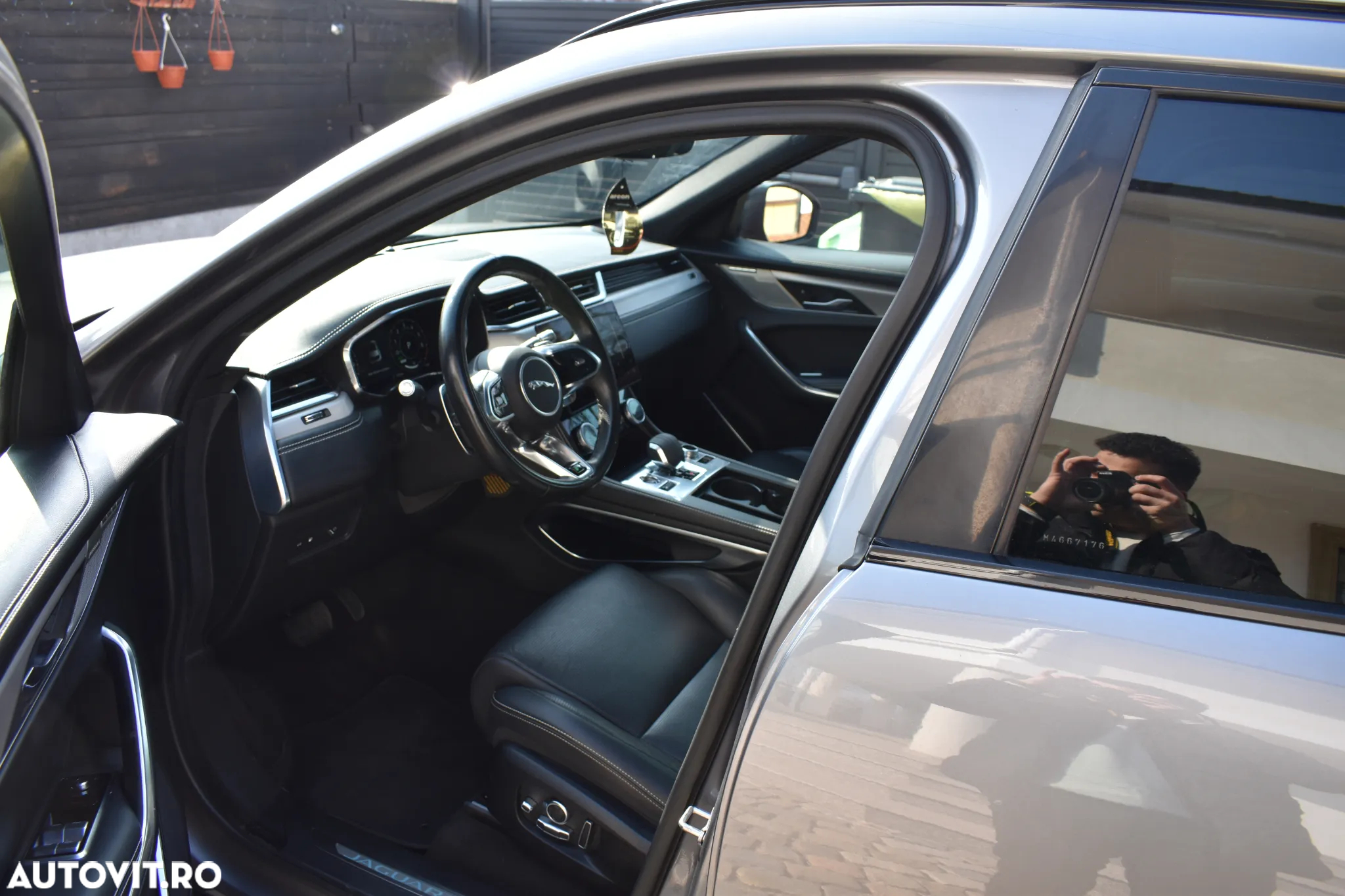 Jaguar F-Pace P400e AWD R-Dynamic SE - 9