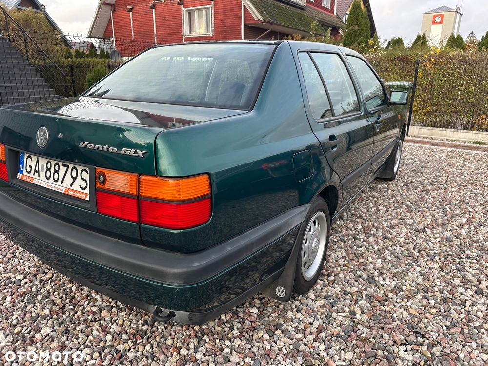 Volkswagen Vento 1.8 GL - 14