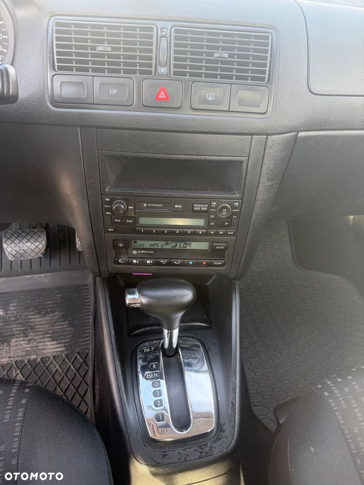 Volkswagen Golf - 24