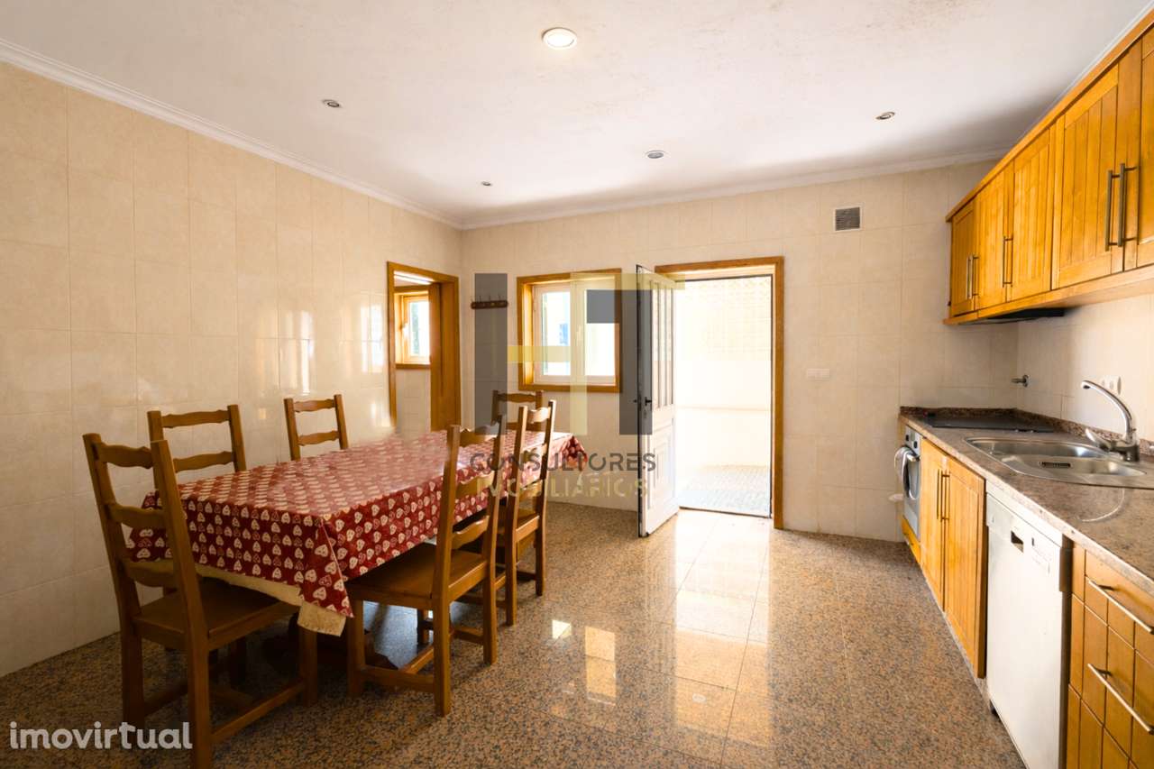 Moradia T3 de 4 Frentes com Jardim, Terraço a Sul e Garagem para 8 Vi - Grande imagem: 2/44