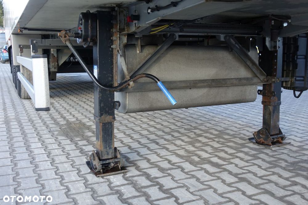 Lamberet CHŁODNIA / SR2 / CARRIER VECTOR 1550 / SAF / DRUKARKA / KOSZ NA KOŁO ZAPASOWE - 11