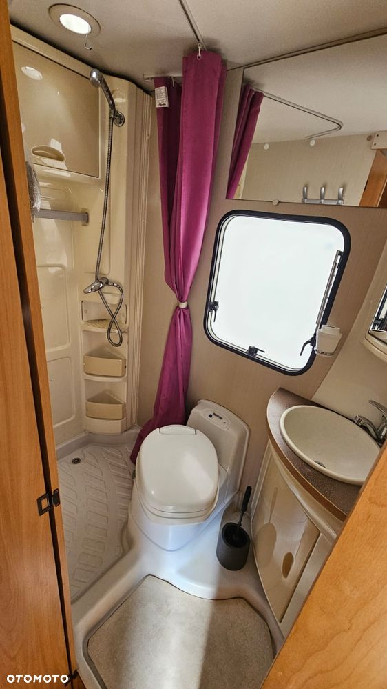 Ford Transit Challenger Genesis - 10