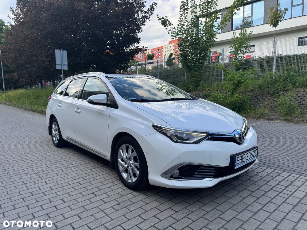 Toyota Auris 1.6 D-4D Premium - 3
