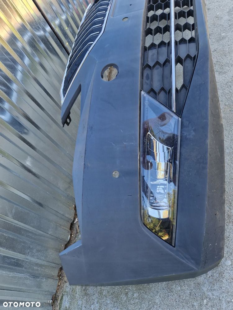 Skoda Superb 3 3V0 Zderzak przód przedni 4PDC NOWY - 4