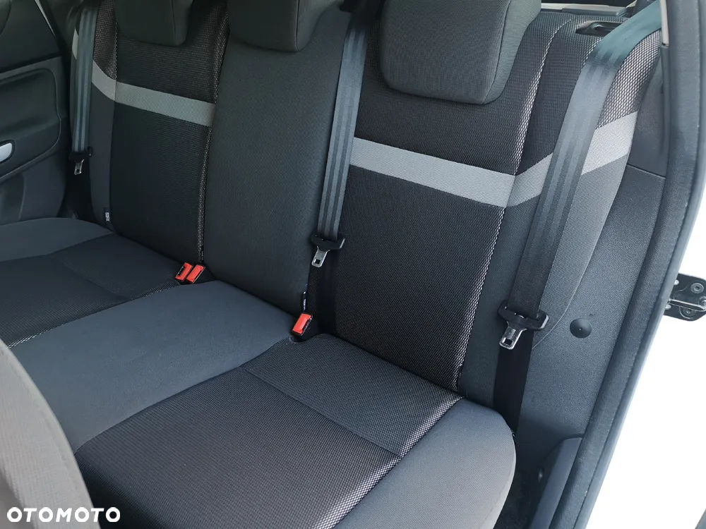 Ford Kuga 2.0 TDCi 2x4 Trend - 28