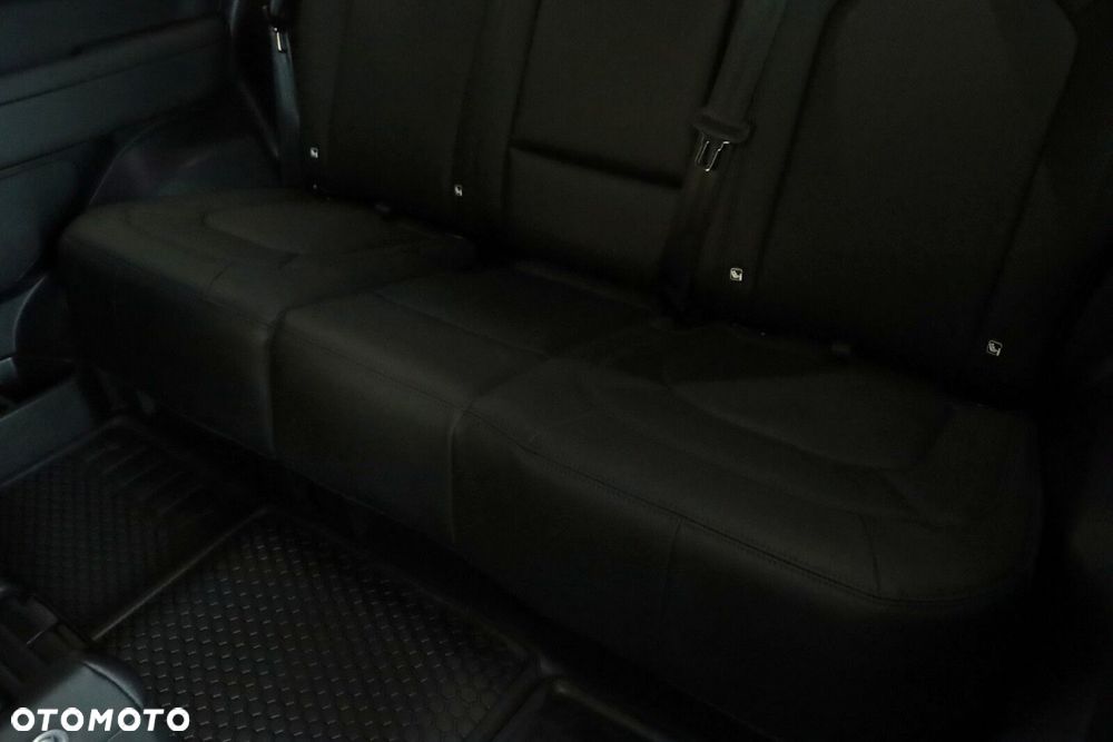 Land Rover Defender - 17