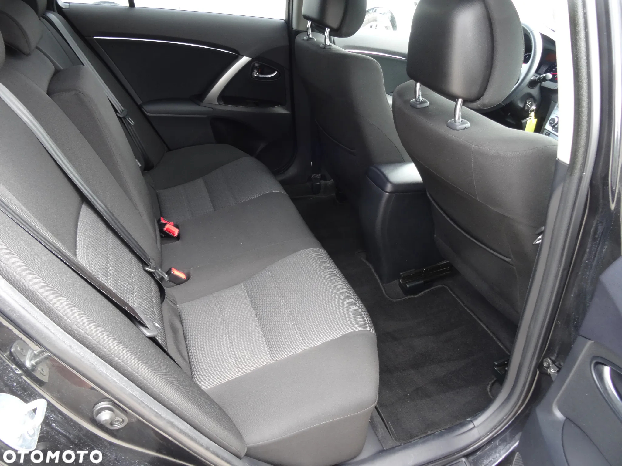 Toyota Avensis 2.0 D-4D Active - 19