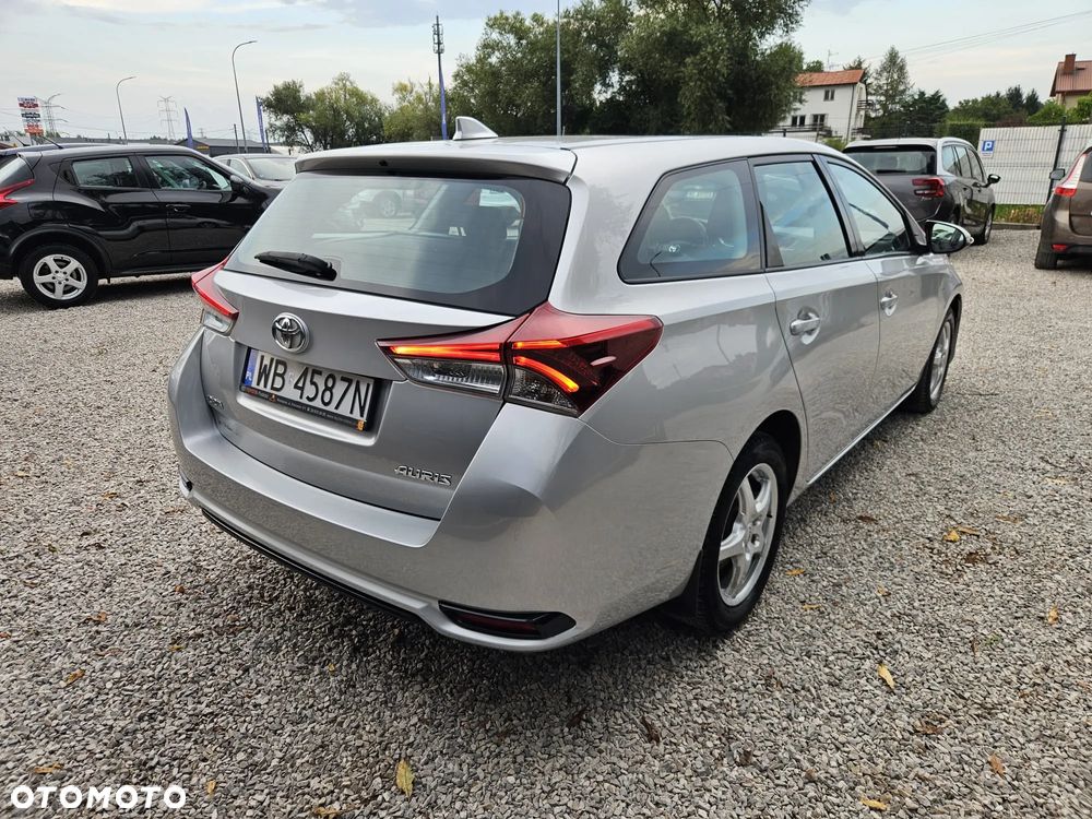 Toyota Auris 1.6 Premium - 18