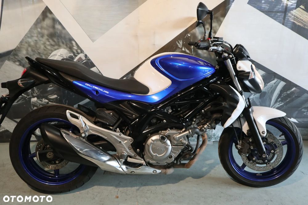 Suzuki Gladius - 17