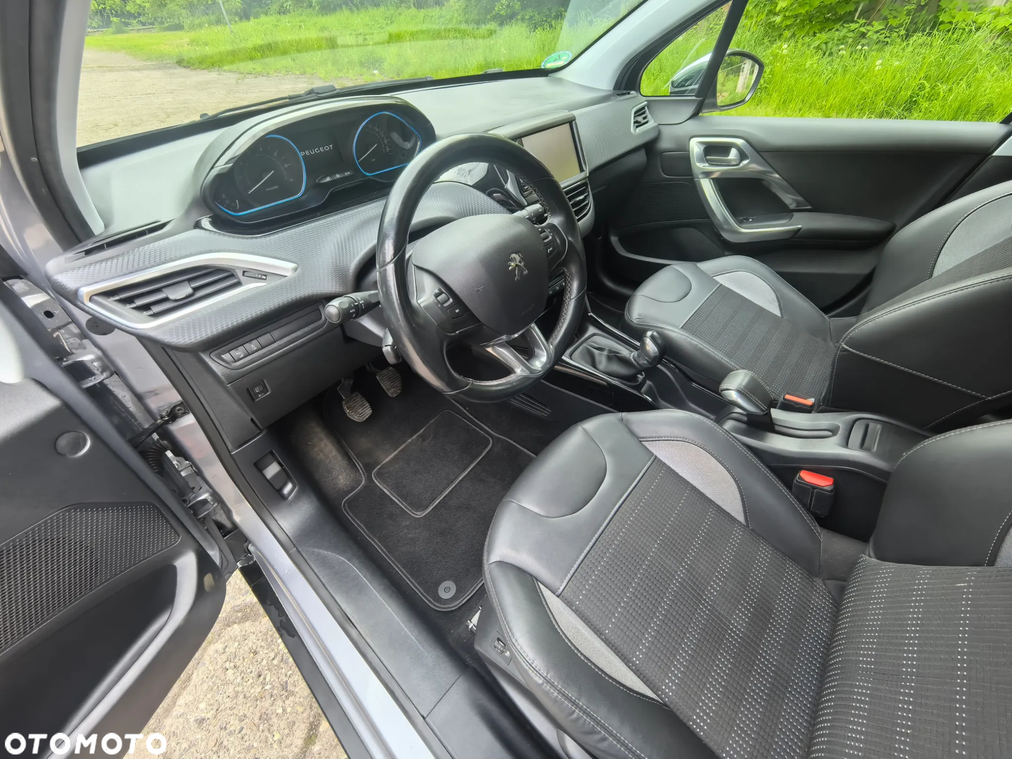 Peugeot 2008 1.2 VTi Allure - 25