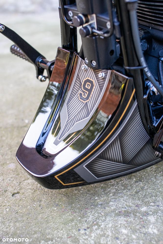 Harley-Davidson Softail Breakout - 19