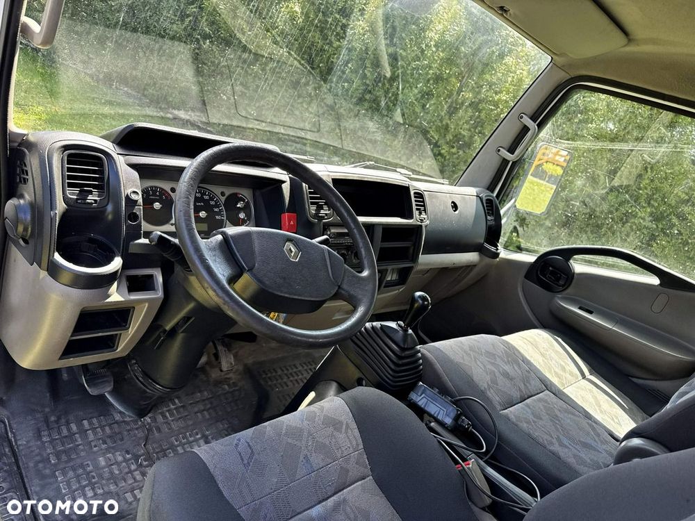 Renault Maxity - 7