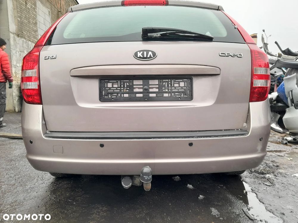 Zderzak tylny KIA Ceed I kombi 06-12r. 8Q PDC - 1