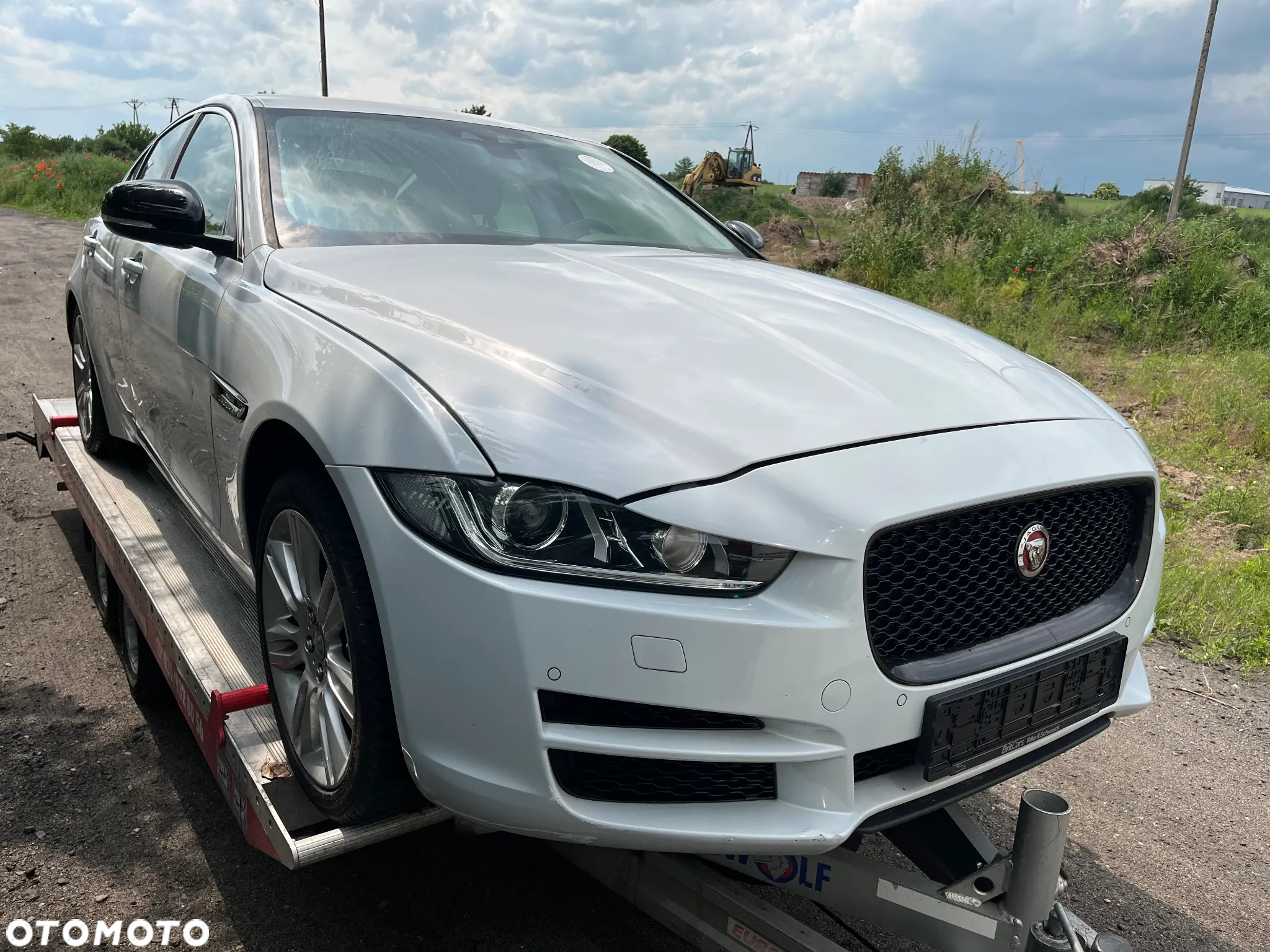 Jaguar XE 2.0 T R-Sport - 16