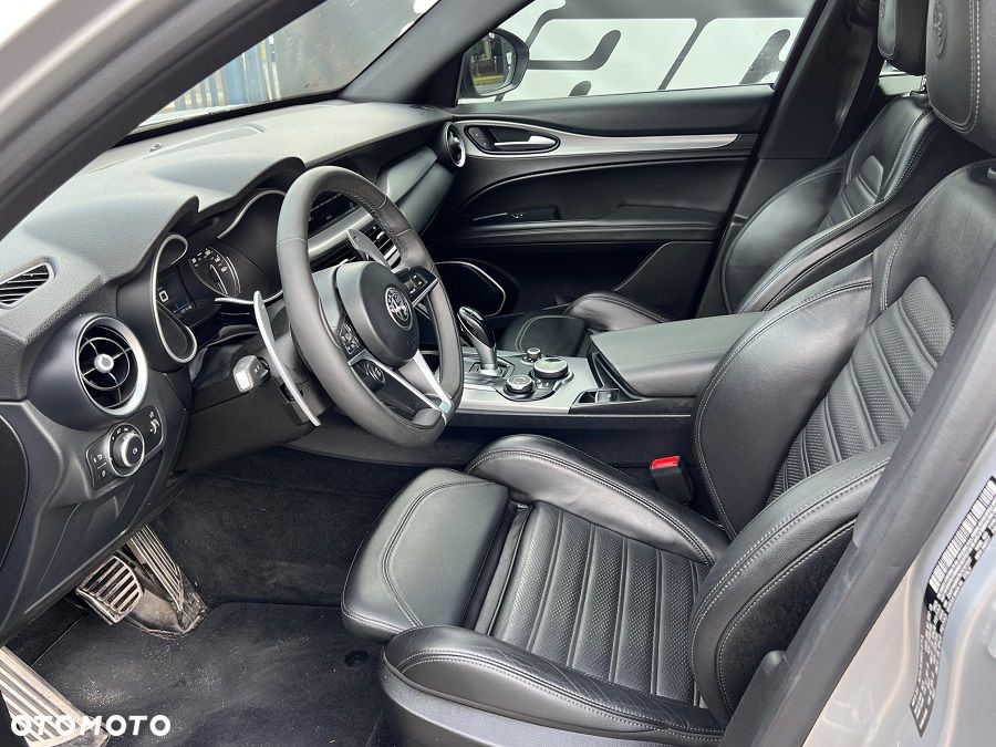 Alfa Romeo Stelvio 2.0 Turbo 16V AT8-Q4 Veloce - 14