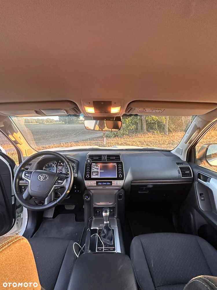 Toyota Land Cruiser LC 2.8 D-4D Prestige - 17