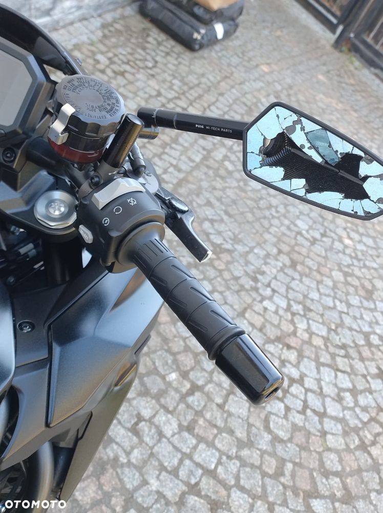 Kawasaki H2 - 20