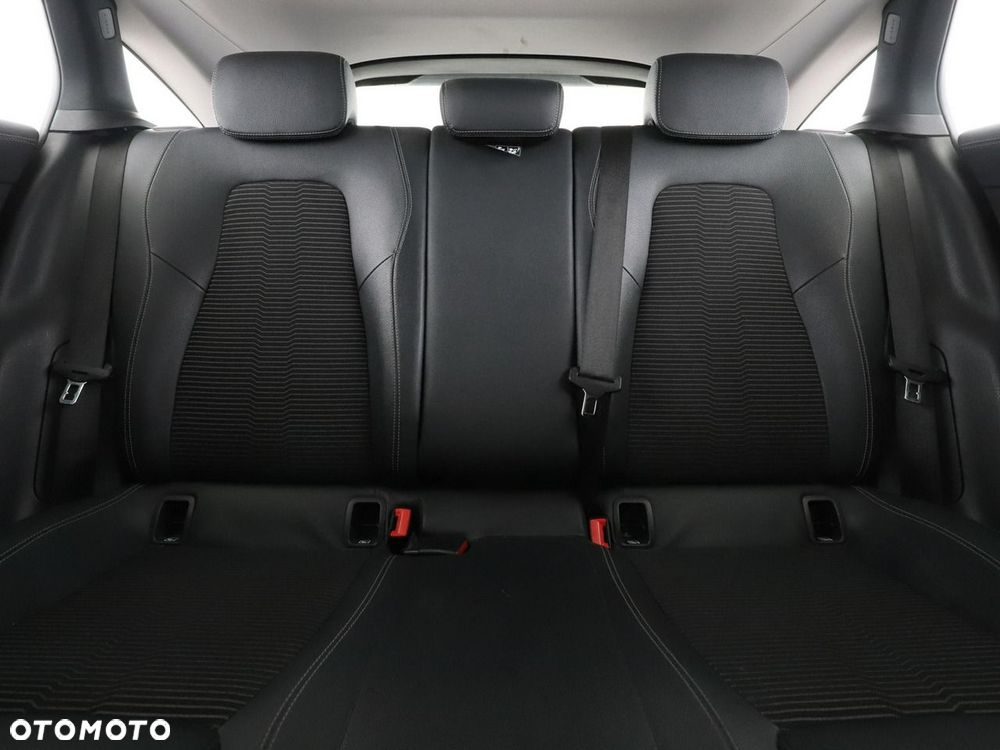 Mercedes-Benz CLA 200 d Progressive 8G-DCT - 19