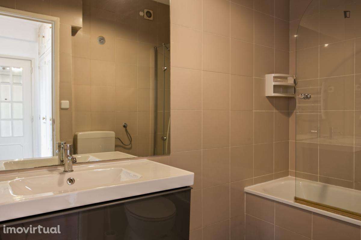 Quarto - localizado em Benfica Lisbon - Grande imagem: 2/57
