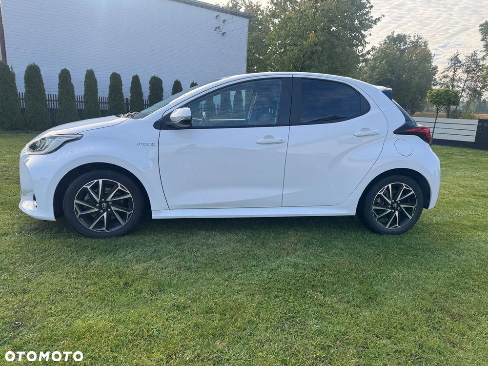 Toyota Yaris Hybrid 100 Selection - 4