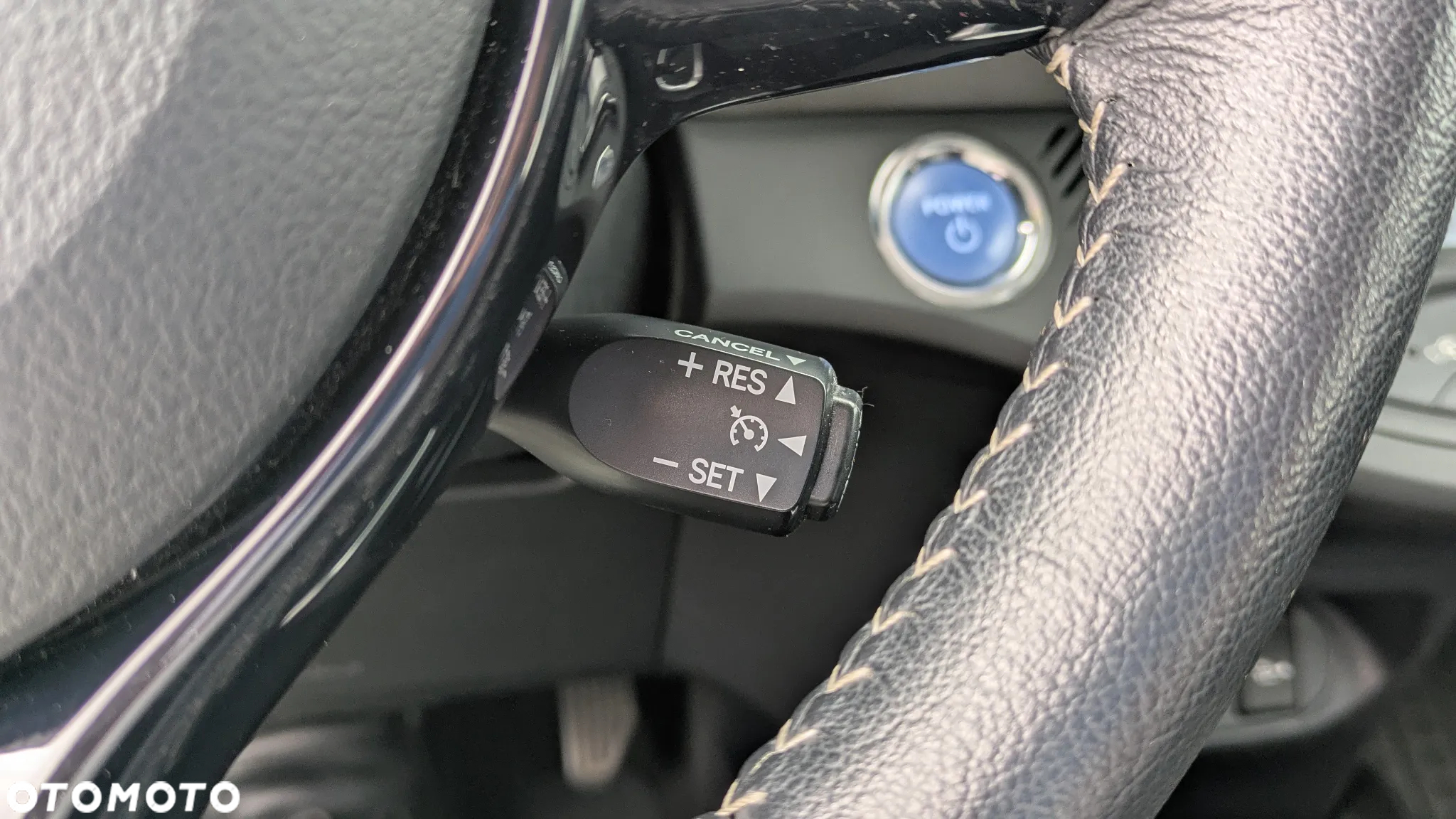 Toyota Yaris Hybrid 100 Premium - 12