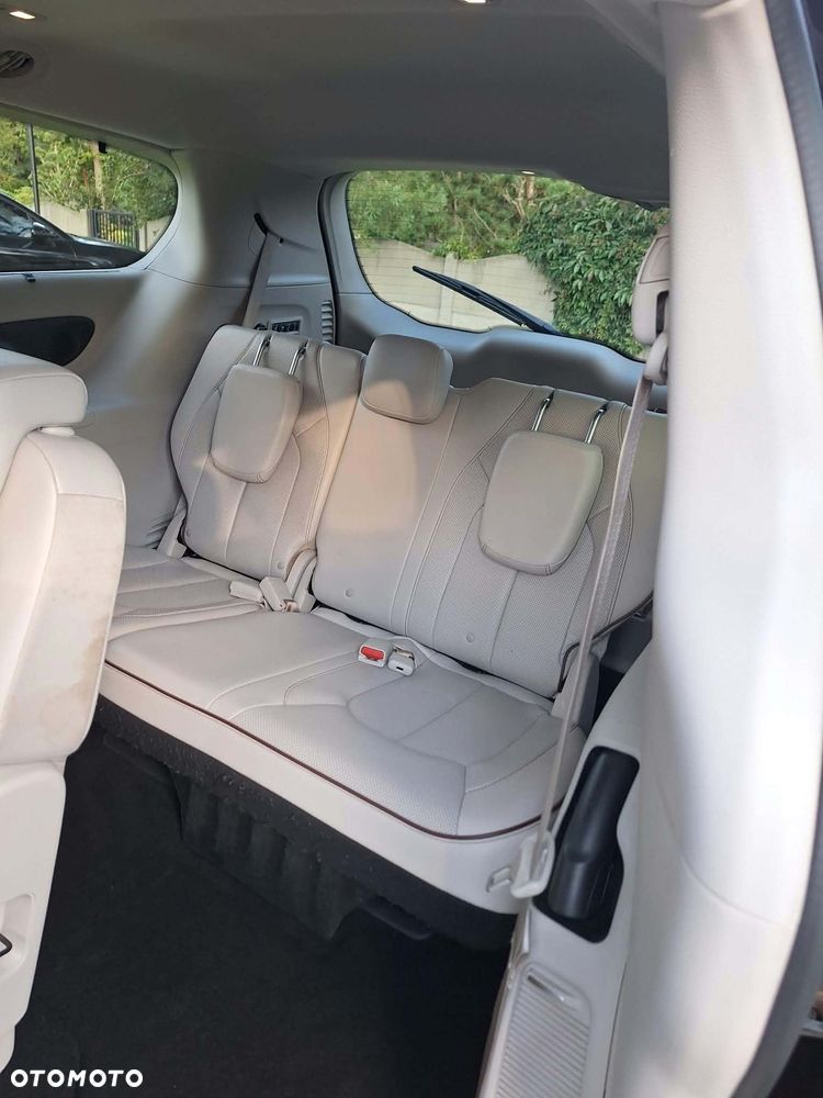 Chrysler Pacifica - 12