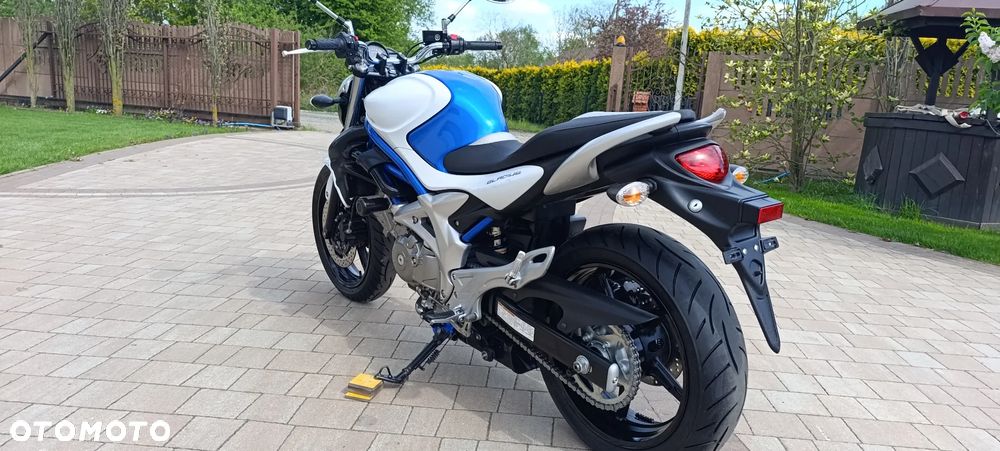 Suzuki Gladius - 4