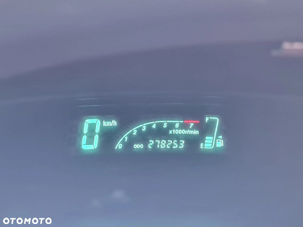 Toyota Yaris 1.0 - 6