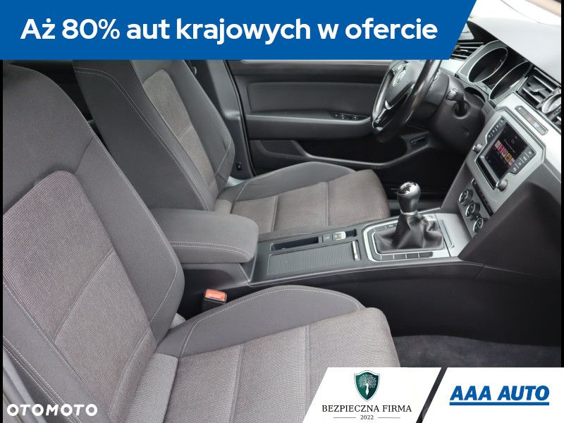 Volkswagen Passat - 10