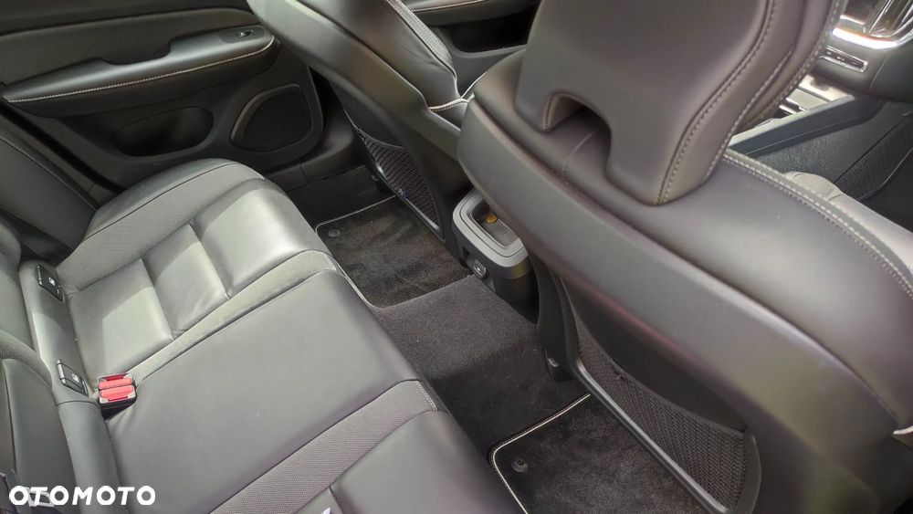 Volvo S60 B4 B R-Design - 9