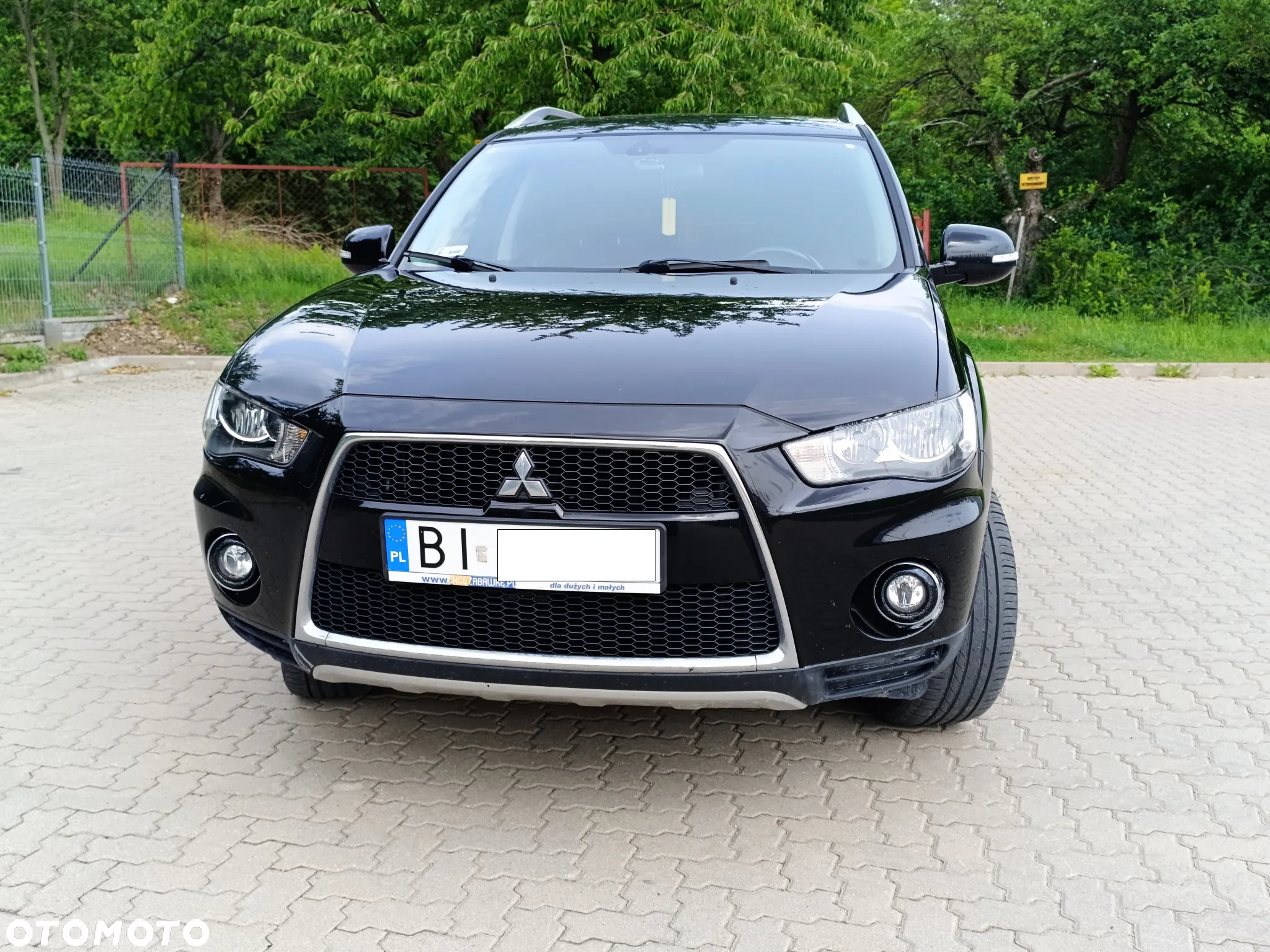 Mitsubishi Outlander - 2