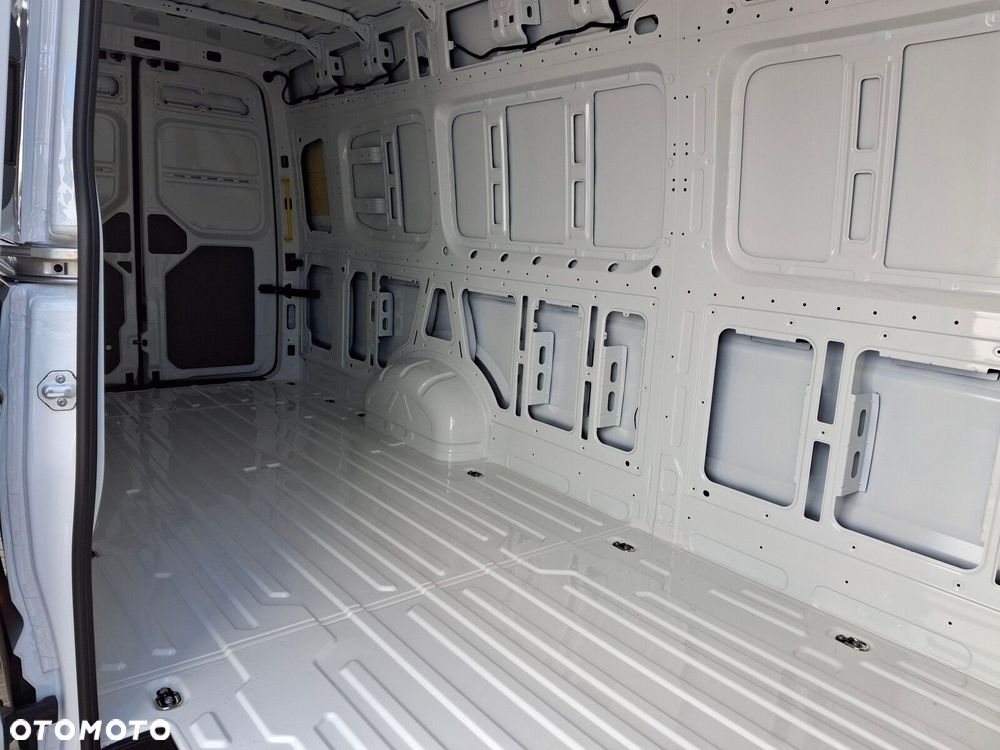 Volkswagen Crafter - 12