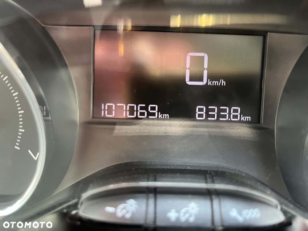 Peugeot 208 95 VTI Active - 9