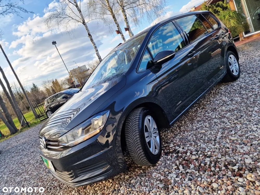 Volkswagen Touran - 1