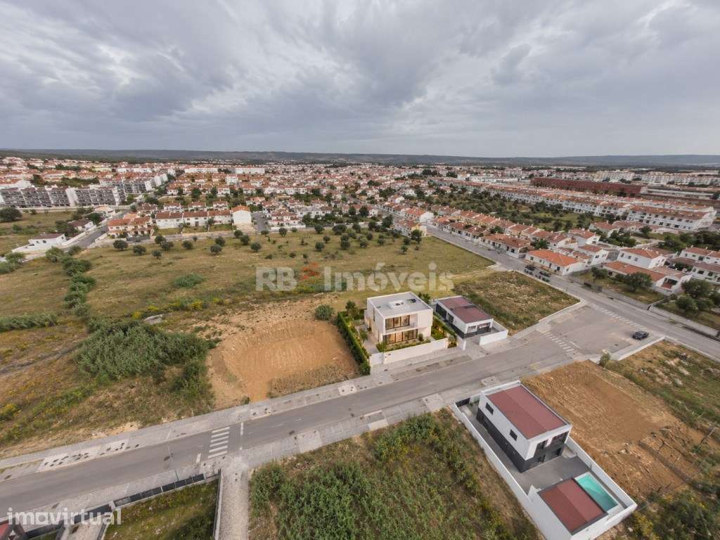Lote de terreno com 408 m2 para construção de moradia, no Entroncam...
