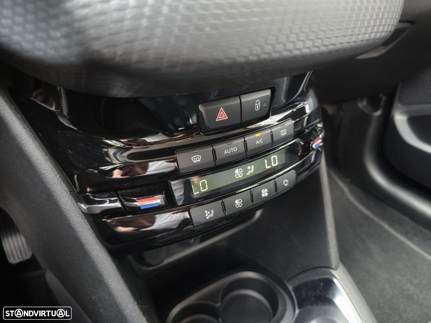 Peugeot 208 1.2 PureTech Allure EAT6 - 16