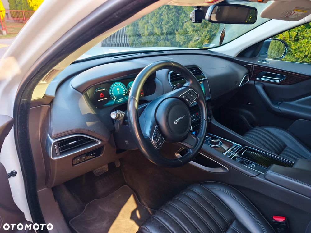 Jaguar F-Pace 2017 photo 3
