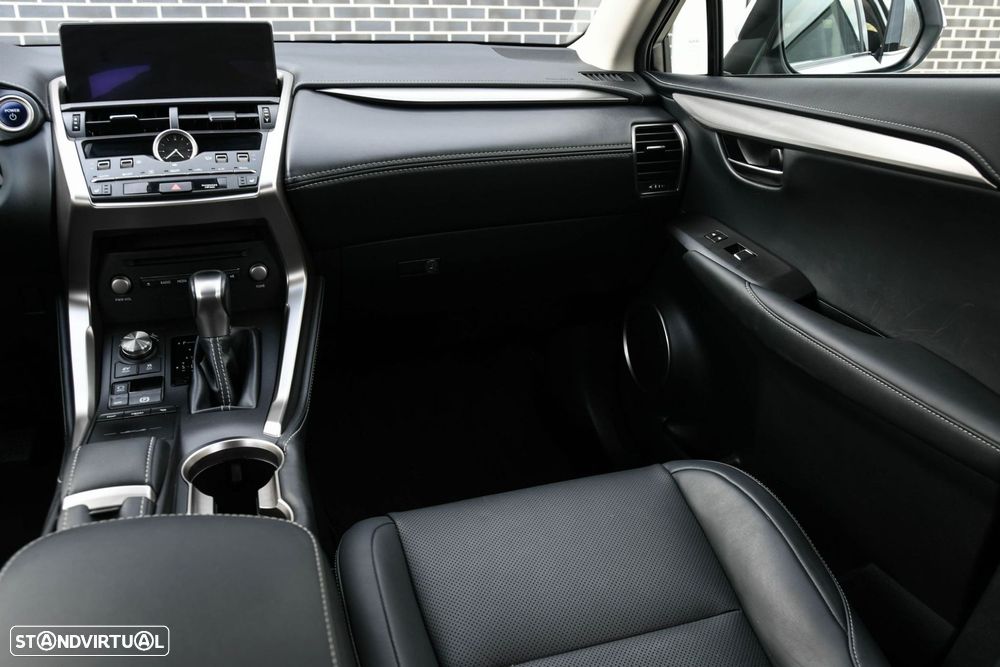 Lexus NX 300h Executive+ - 19