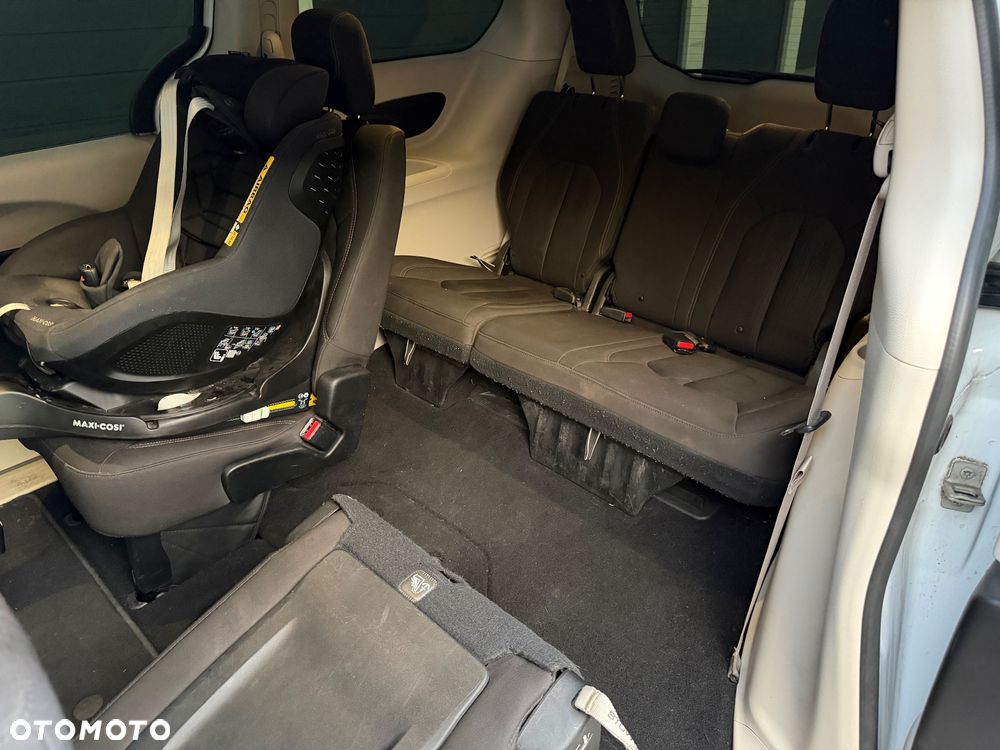 Chrysler Pacifica - 15