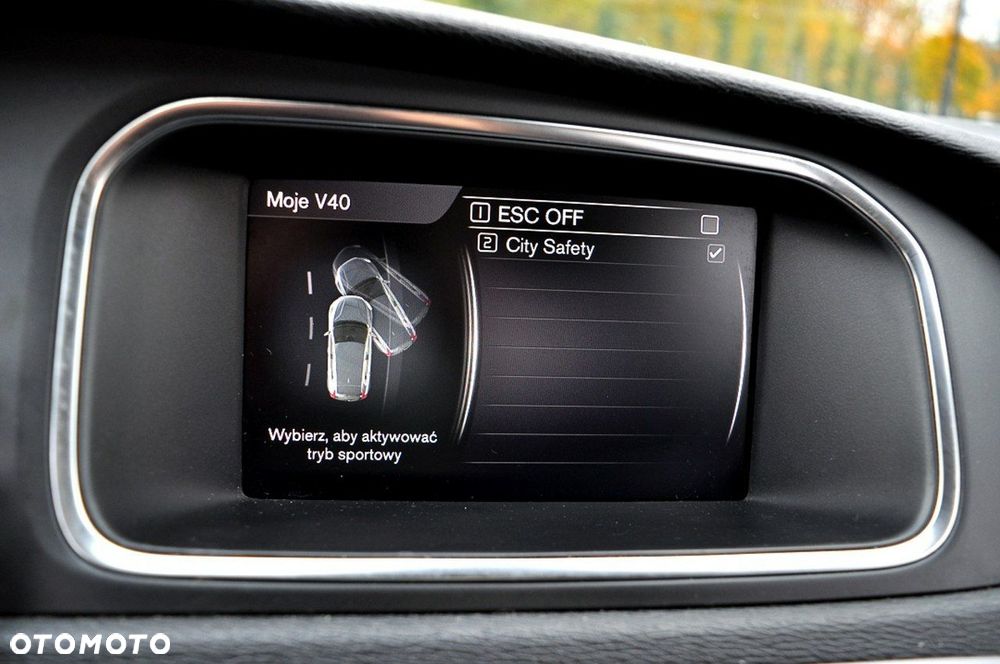 Volvo V40 D2 Drive-E Momentum - 24