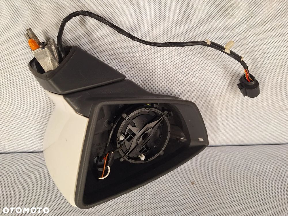 Seat Arona lusterko lewe 8 pin